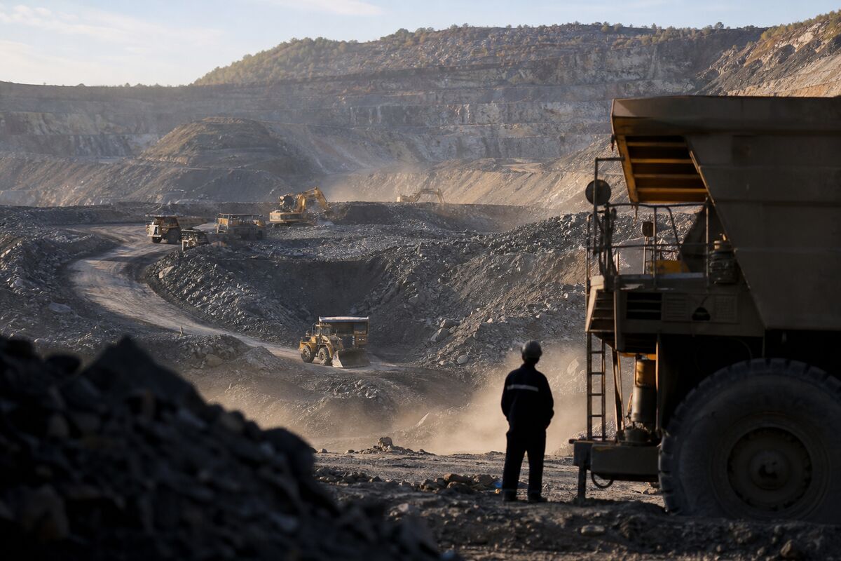 Mining Stocks Dominate TSX30: A New Era for Canadian Resource Investors