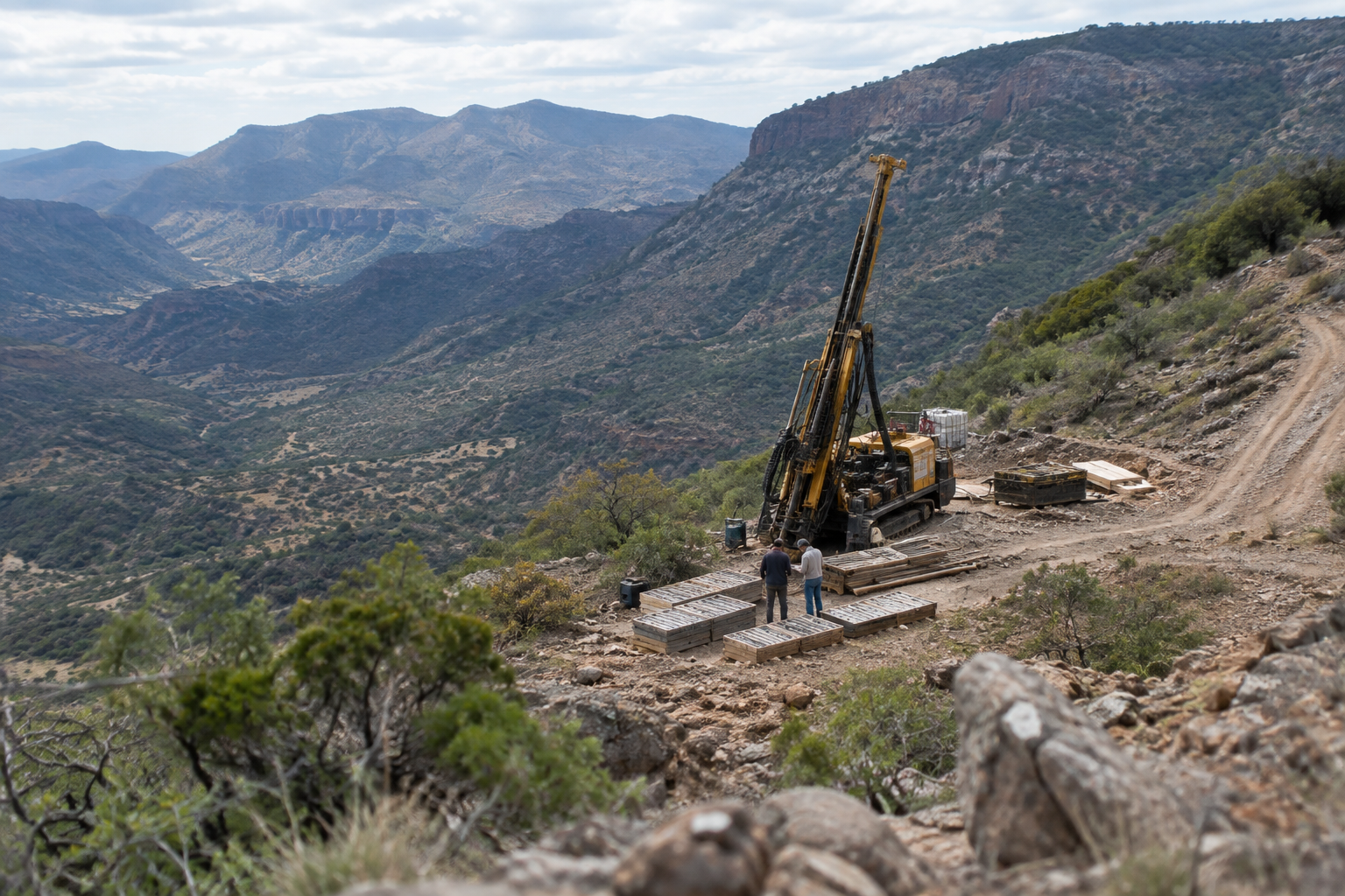 Pinnacle Raises $1.65 Million to Advance Durango Gold-Silver Project