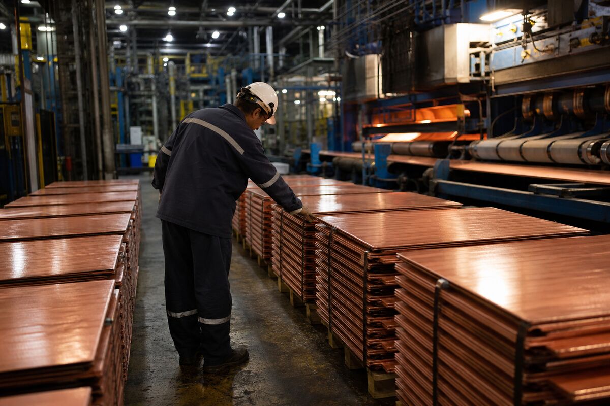 Copper Traders Turn Cautious as Tariff Uncertainty Challenges Record Rally